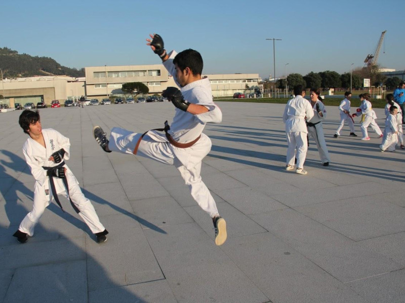 Crianas a praticar Karate Kyokushin