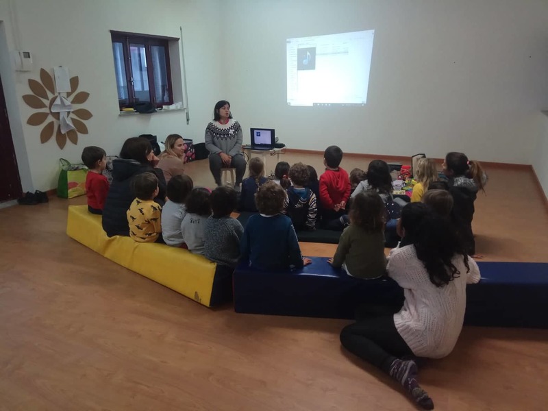 Discussão com o grupo de crianças (Associação Terra)