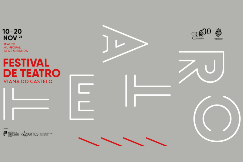 Cartaz do Festival de Teatro de Viana do Castelo, com fundo cizento, letras informativas a vermelho e as letras T, E, A, T, R e O a branco