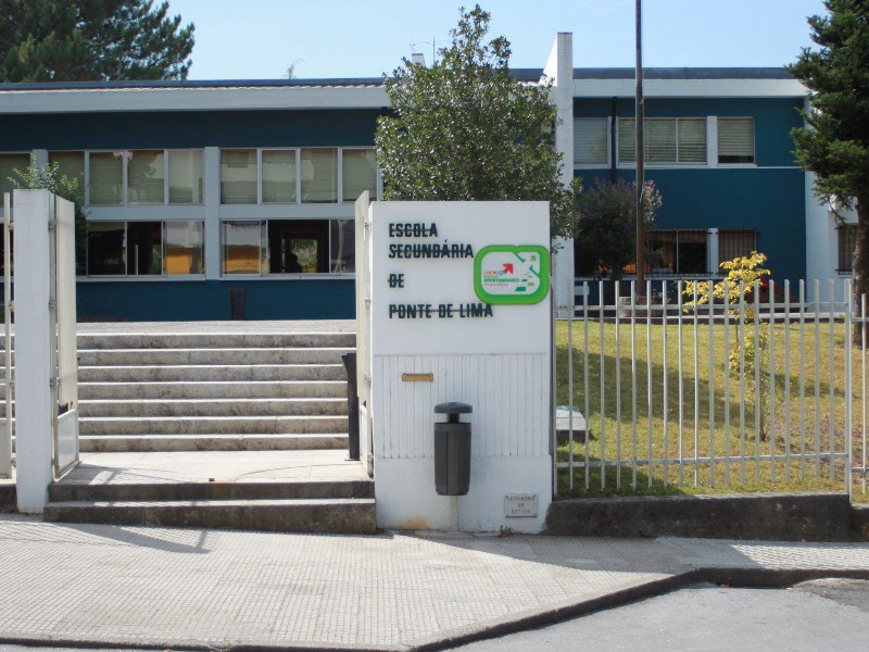 Entrada da Escola Secundária de Ponte de Lima