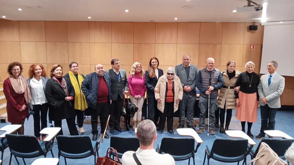 Foto de grupo com representantes das organizações fundadoras da ADV